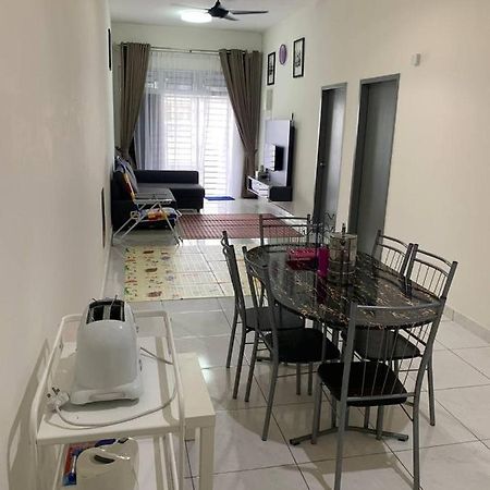 Adam Homestay Kulai Luaran gambar